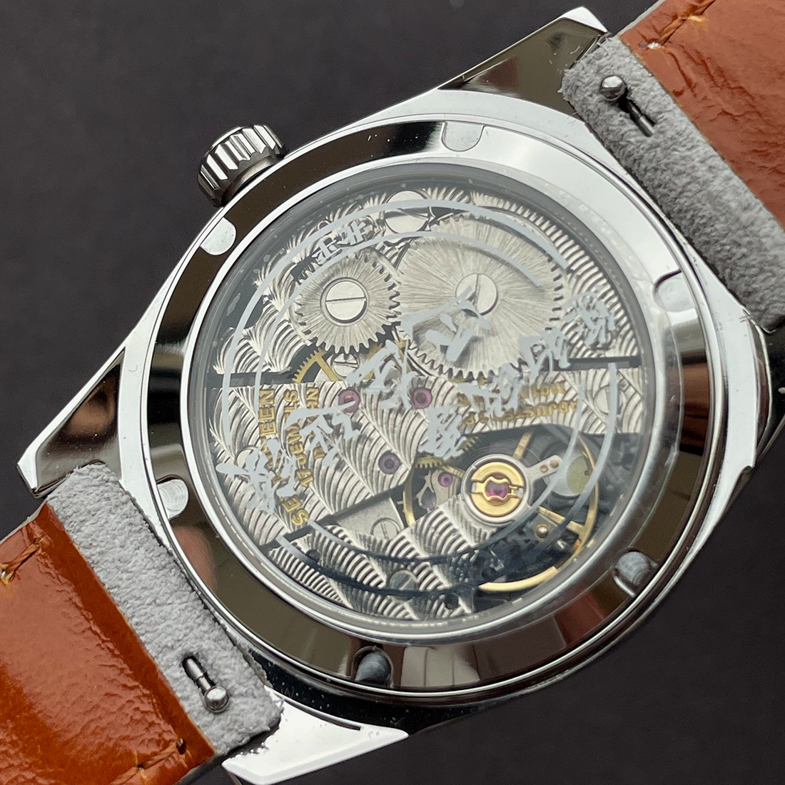 นาฬิกา Merkur หน้าปัดลายปลาแซล - Omega Watch Constellation บทวิจารณ์และราคา